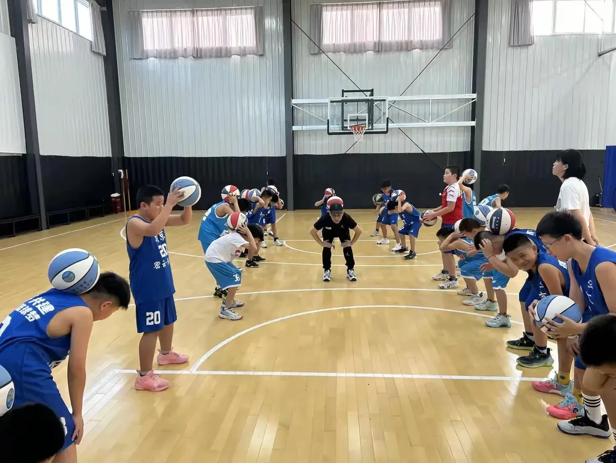 为什么篮球夏令营能提升孩子的篮球技能？